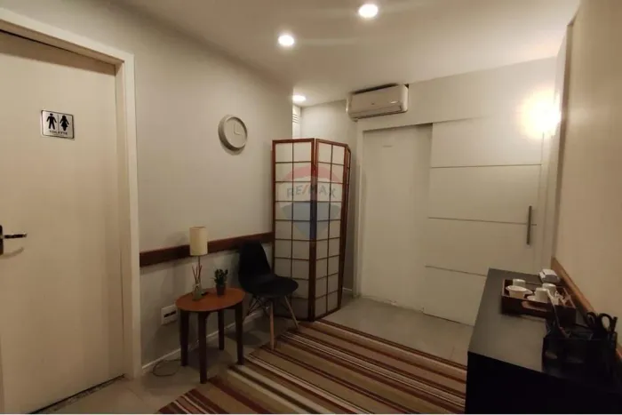 Sala Comercial Mobiliada e Reformada na Barra da Tijuca  Oportunidade Imperdível!