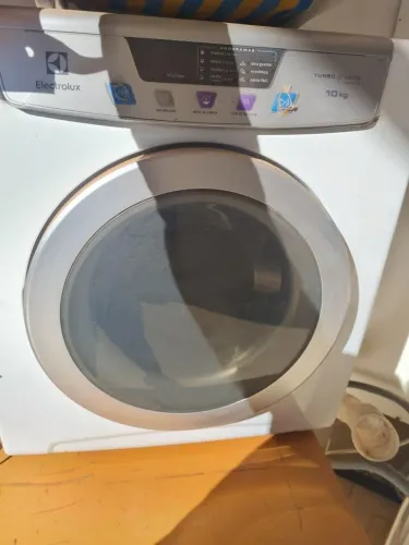 Máquina de secar roupas