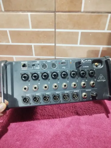 mesa de som digital Behringer X Air XR16.