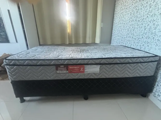 Cama de solteiro. Ótimo estado