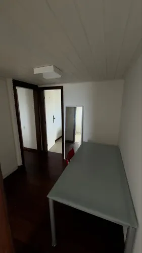 ? Quarto mobiliado na Pituba