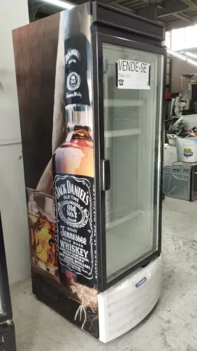 Cervejeira e expositores novos com garantia