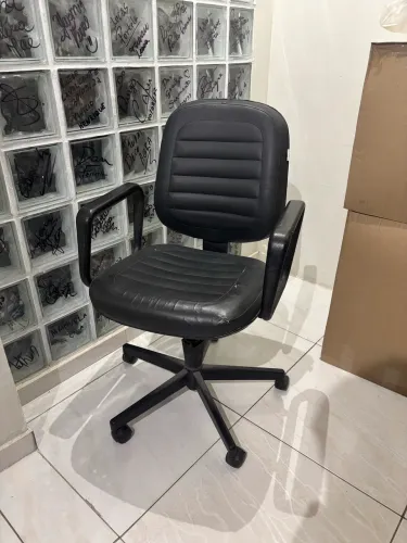 Cadeira de escritório confortável para computador 