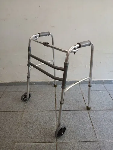 Andador 3 Em 1 Com Rodas Dobravel Aluminio Reforcado da Mercur