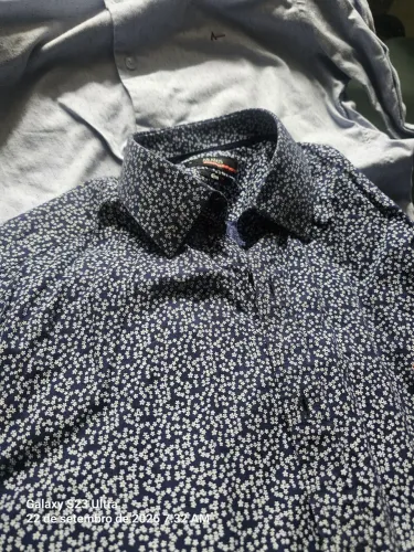Camisas e bermudas