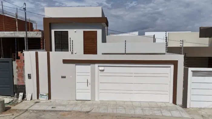 CASA AMPLA COM 154 M² DE ÁREA CONSTRUÍDA NO BAIRRO COLINA DO RIO, PETROLINA-PE