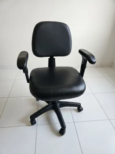 Cadeira cavaletti nova. 3 meses de garantia