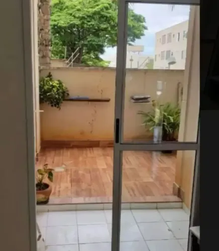 Apartamento com quintal - à venda.