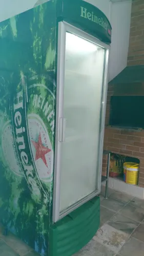Freezer vertical da Heineken