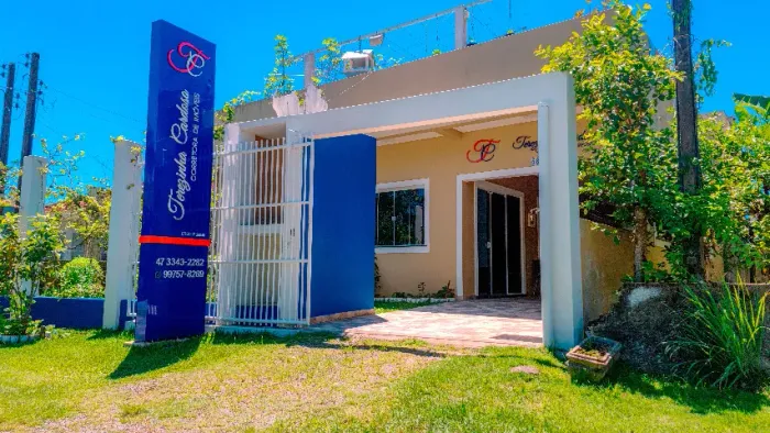 Casa em Itapoá, Barra do Saí apenas 200 metros da praia com 3 quartos e terraço