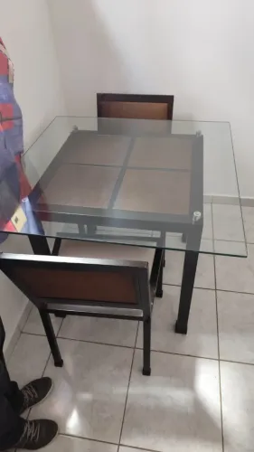Mesa de Jantar com Tampo de Vidro + 4 Cadeiras | Ótimo Estado