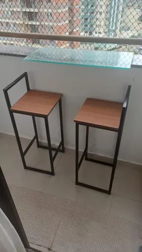 Tenho duas BANQUETAS industrial para barzinho ou cozinha americana.