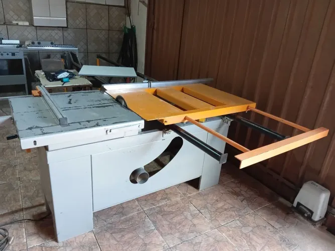 Esquadrejadeira e uma coladeira