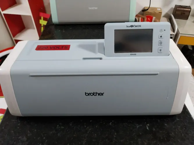 Brother de recorte 220v semi nova R$ 1.500,00