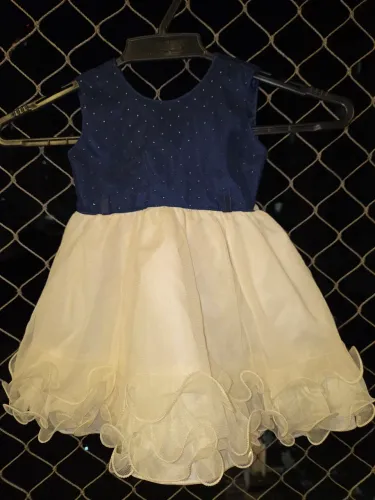 Vestido infantil de gala.