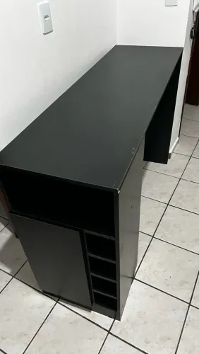 Mesa tipo bancada preta