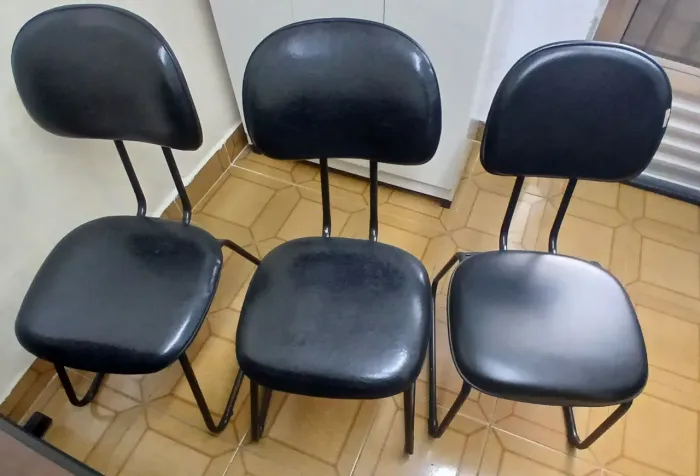 3 Cadeiras de escritório, chamar no chat com Roberto