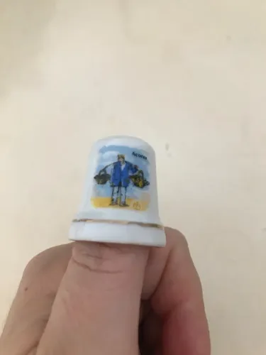 Dedal Em Porcelana Vintage De Açores