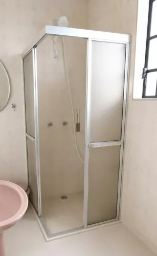 Porta box aluminio usada em bom estado.