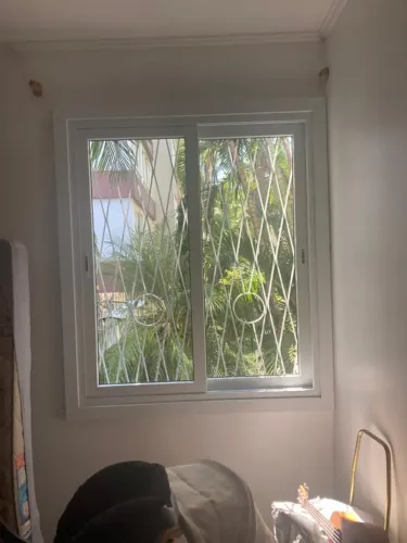 Janela completa com vidro