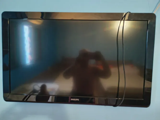Vendo essa Tv, não é smart, funciona perfeitamente.