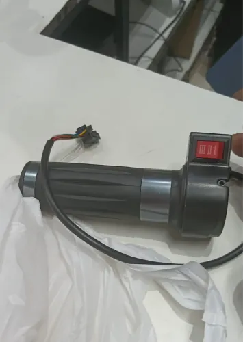 Acelerador de scooter elétrica 