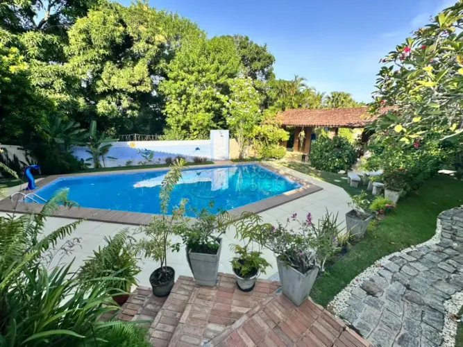 Casa com 5 Quartos e Piscina com área gourmet à venda no Jardim Petrópolis I