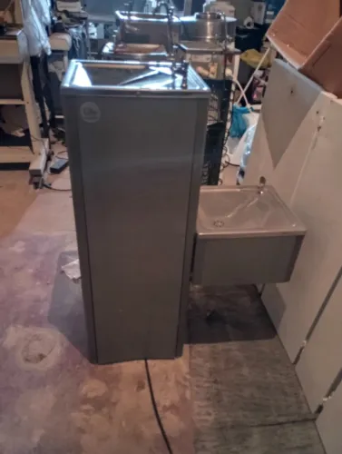 Bebedouro de coluna DUPLO  usado com marcas de uso, 127volts  funcionado perfeito