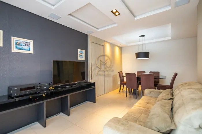 Apartamento semimobiliado à venda no Champagnat com 2 quartos (pode ser revertida para 3 q
