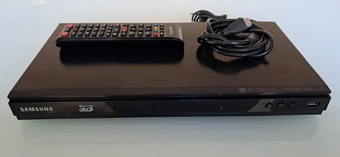 Blu-ray 3D Samsung com controle remoto 