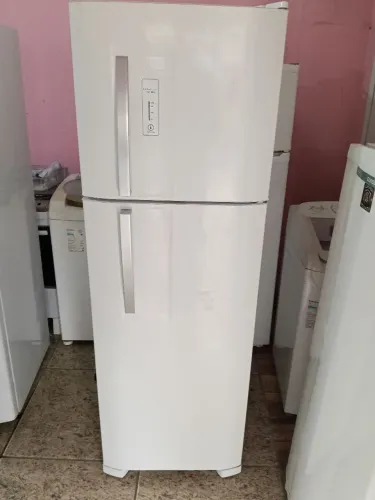 refrigerador Electrolux frost free duplex com digital na porta