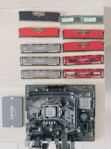 Memória RAM DDR4 / Placa Mãe