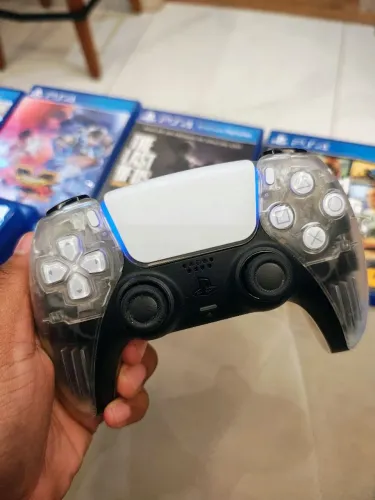 Conjunto de Jogos PS4 + PS5 e controle DualSense