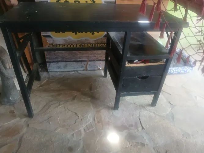 Mesinha: computador,livros ou escrivaninha