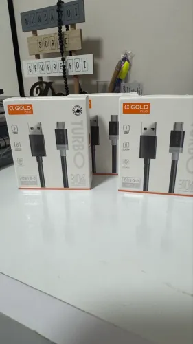 Excelente Cabo GOlD Preto , USB / Tipo C