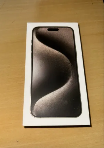 iPhone 15 Pro Max 256GB Titanium Natural - Impecável (Com Caixa e Cabo)