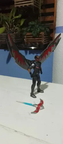 Boneco Falcão Marvel Civil War