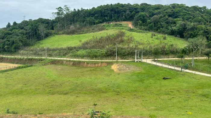 Área com 2.200m² em Alto Biguaçu próximo ao contorno viário
