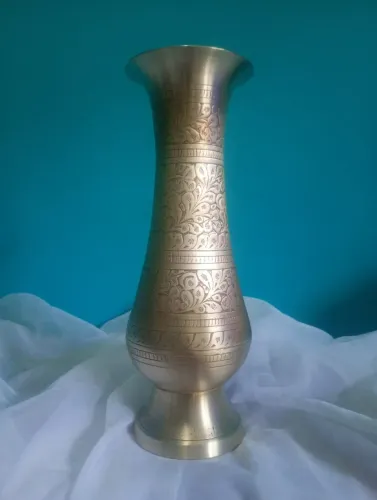 Antigo vaso indiano em bronze