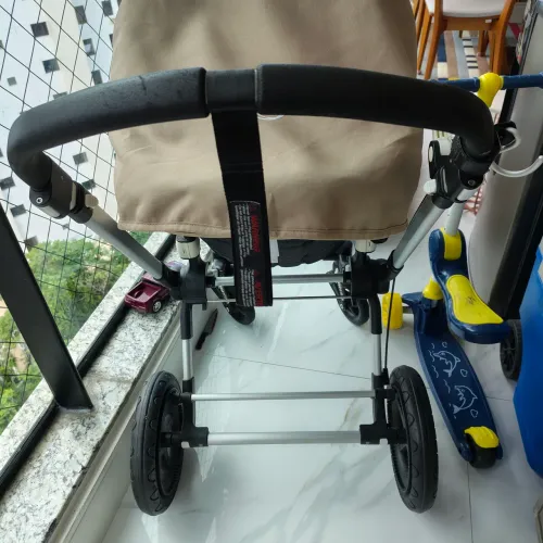 Carrinho de beber da marca bugaboo acompanha o Moisés 