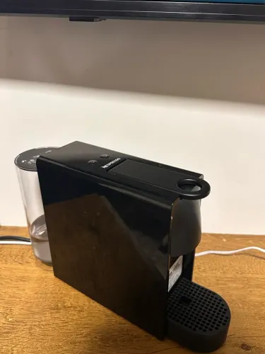 Cafeteira Nespresso Essenza Mini Preta