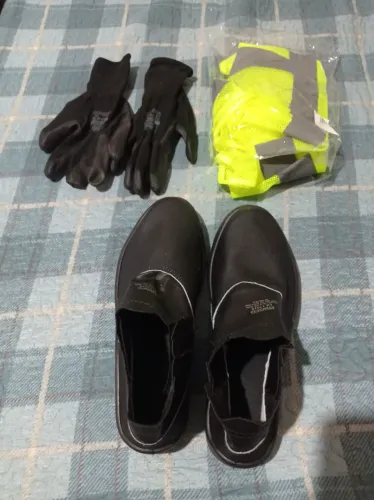Kit Completo com Calçado, Luvas e Colete Refletivo