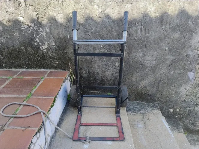 Carrinho De Mão Dobrável P/ Transporte De Cargas Até 150Kg