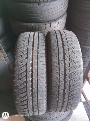 Vendo dois pneus aro 15.185.60 pneus estão em estado de novo