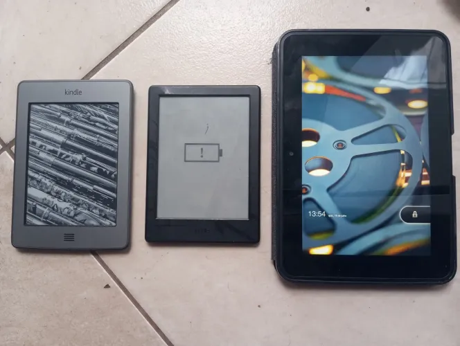 Vendo Lote de 3 Kindles Antigos