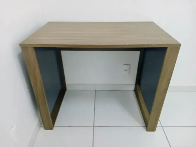 Mesa para estudo - Cor: Amendola e Grafito.