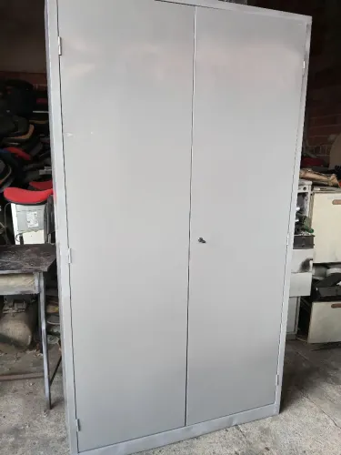 Colmeia de aço com portas e tranca