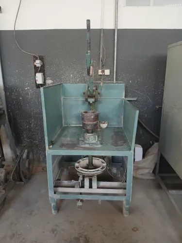 Torno para fabricação em peças ceramicas e porcelanas 