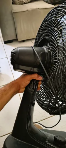 VENTILADOR ARNO PRETO USADO DE CHÃO