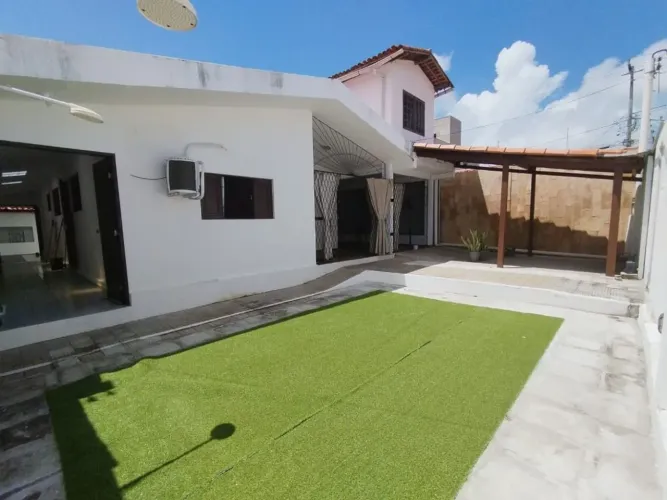 Excelente Casa à Venda em Ponta Negra Conforto e Localização Privilegiada!